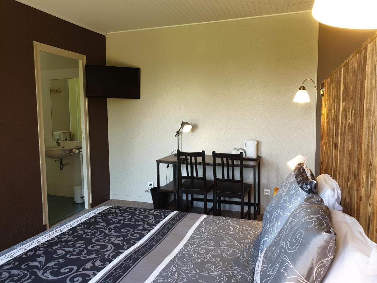 Auberge Du Bois De L'Etang - Motel Les Tilleuls Peyrat-le-Château Екстериор снимка