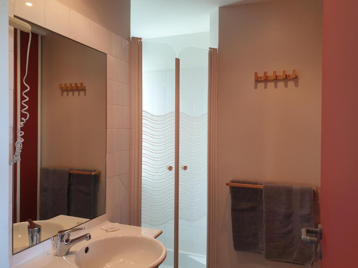 Auberge Du Bois De L'Etang - Motel Les Tilleuls Peyrat-le-Château Екстериор снимка