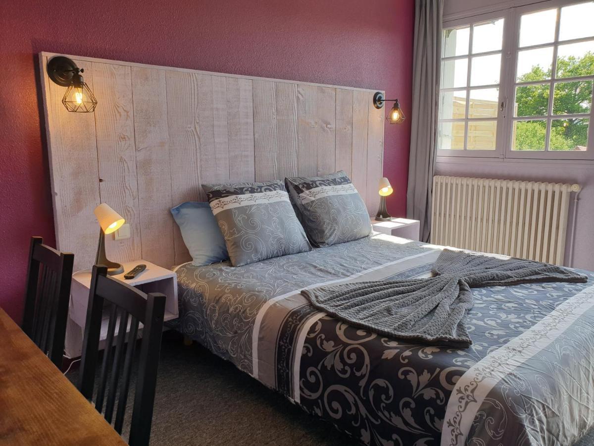 Auberge Du Bois De L'Etang - Motel Les Tilleuls Peyrat-le-Château Екстериор снимка