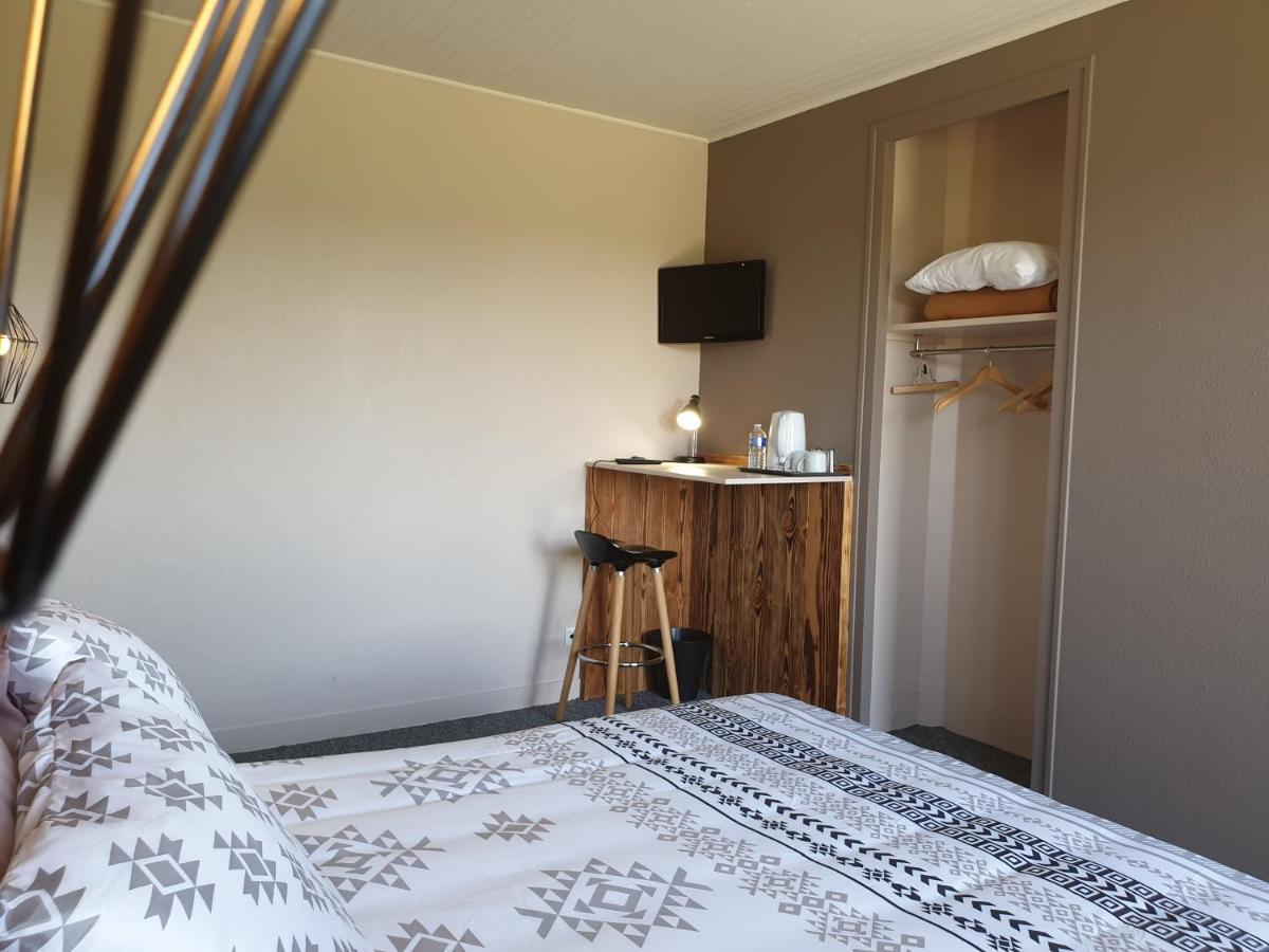 Auberge Du Bois De L'Etang - Motel Les Tilleuls Peyrat-le-Château Екстериор снимка