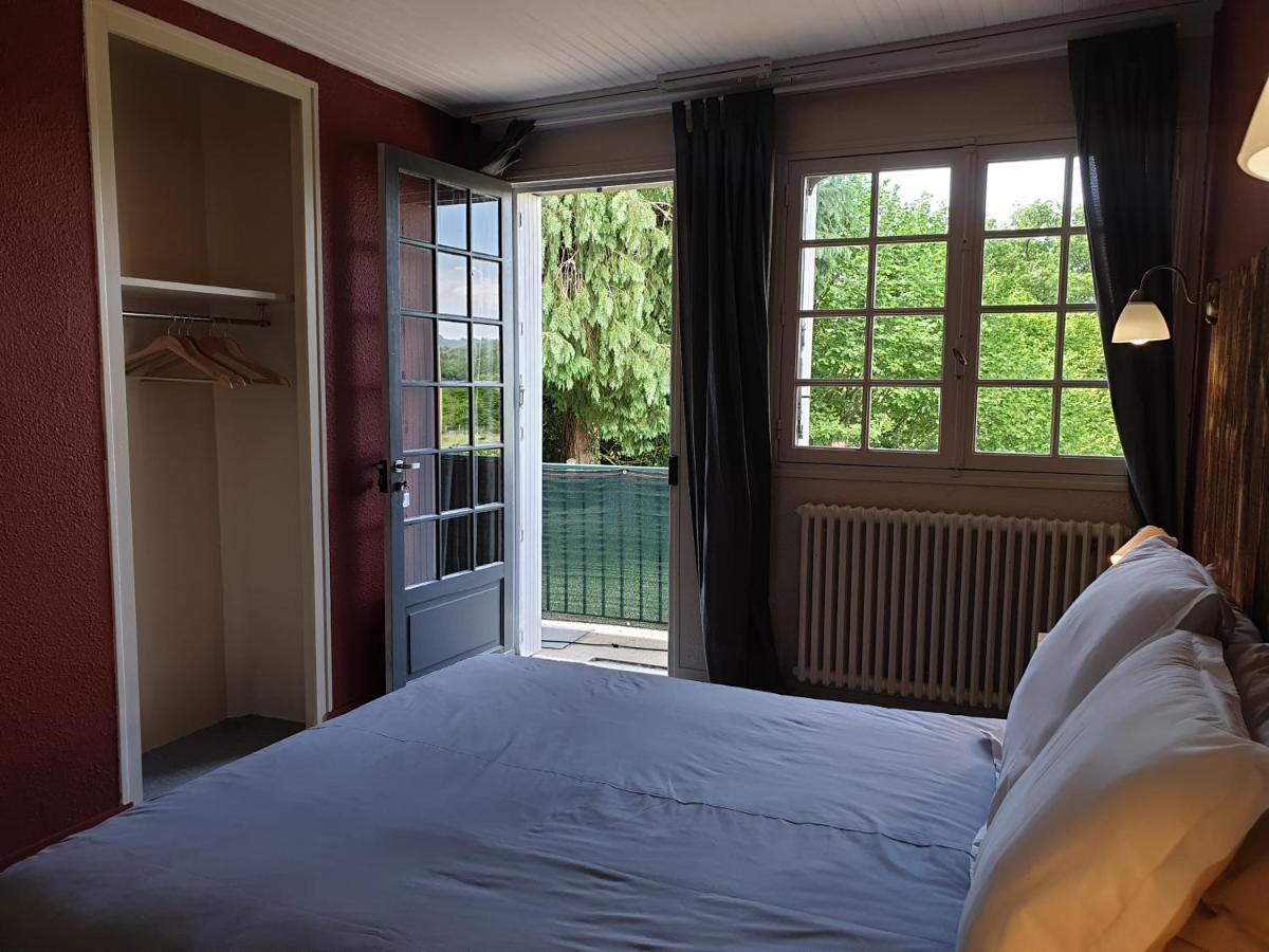 Auberge Du Bois De L'Etang - Motel Les Tilleuls Peyrat-le-Château Екстериор снимка