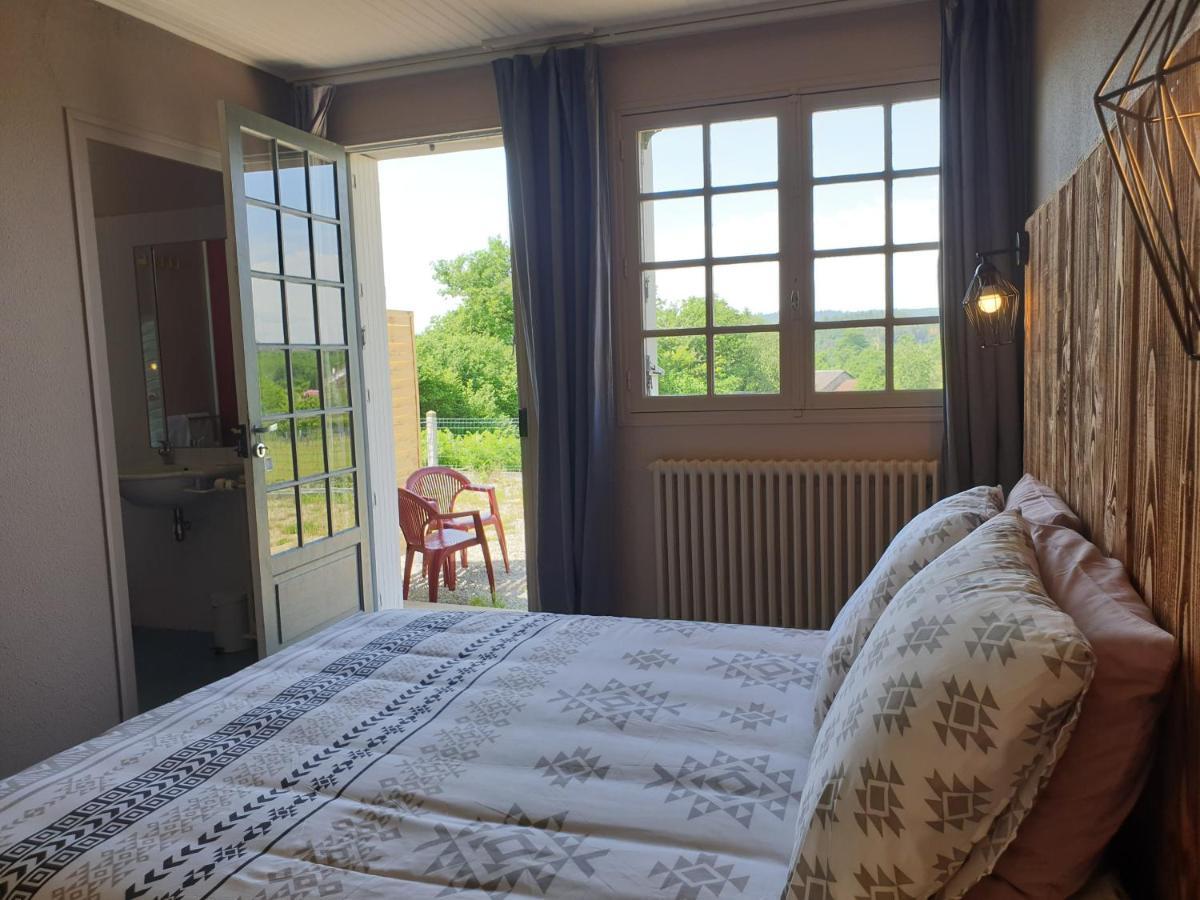 Auberge Du Bois De L'Etang - Motel Les Tilleuls Peyrat-le-Château Екстериор снимка