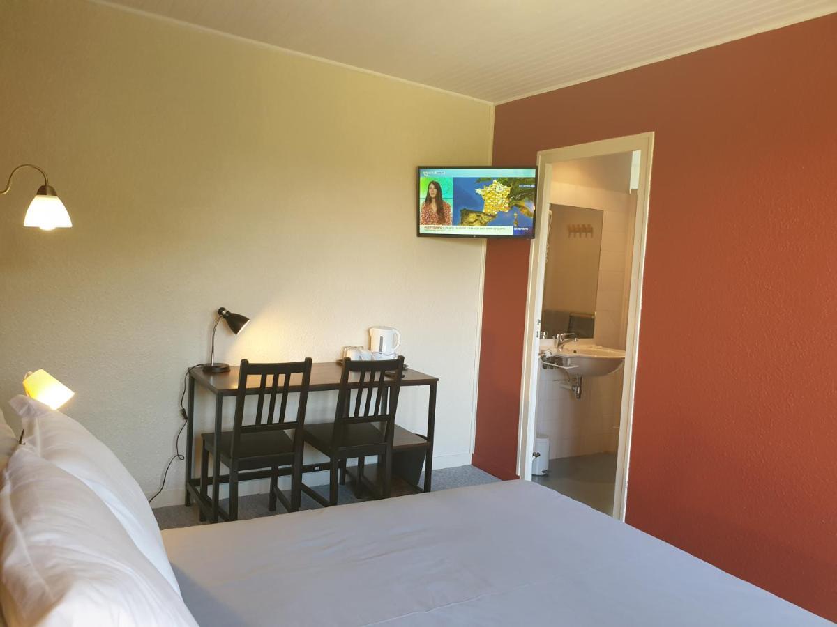 Auberge Du Bois De L'Etang - Motel Les Tilleuls Peyrat-le-Château Екстериор снимка