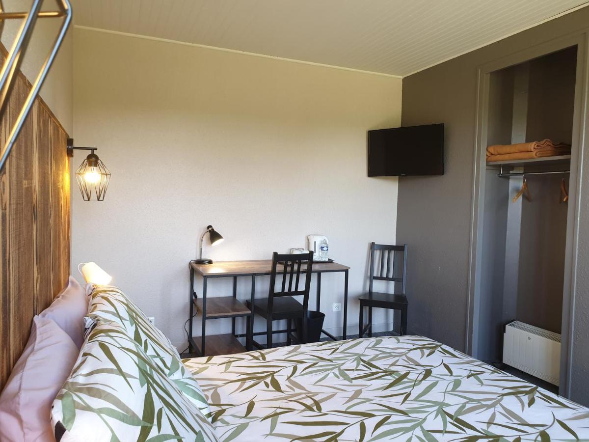 Auberge Du Bois De L'Etang - Motel Les Tilleuls Peyrat-le-Château Екстериор снимка