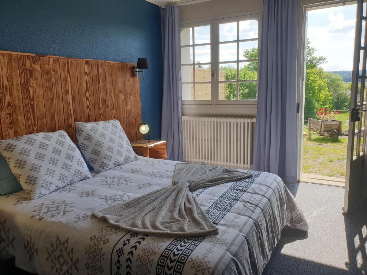 Auberge Du Bois De L'Etang - Motel Les Tilleuls Peyrat-le-Château Екстериор снимка