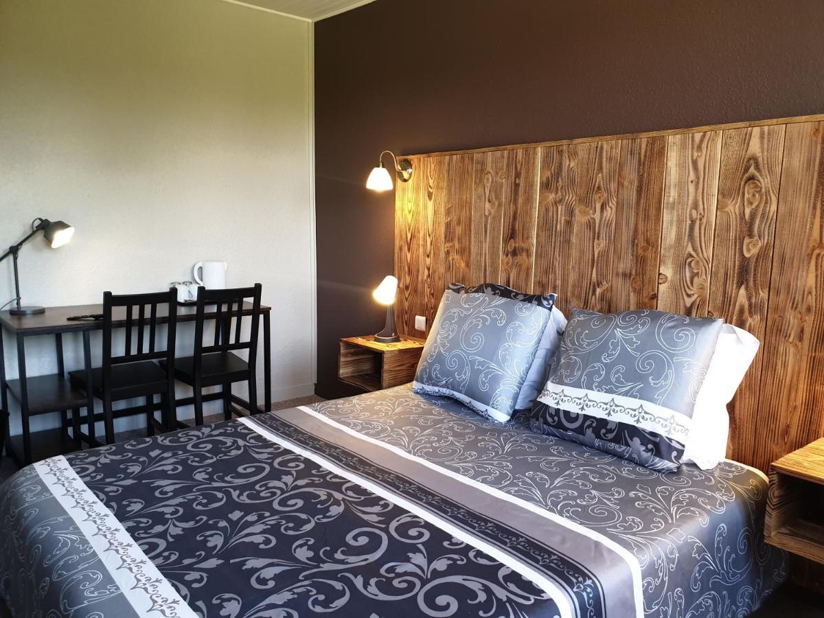 Auberge Du Bois De L'Etang - Motel Les Tilleuls Peyrat-le-Château Екстериор снимка