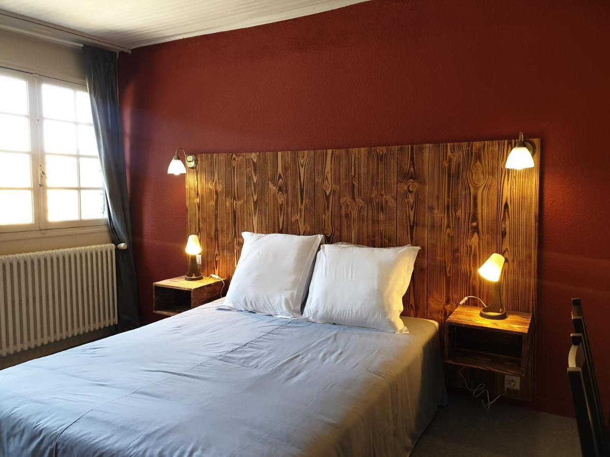 Auberge Du Bois De L'Etang - Motel Les Tilleuls Peyrat-le-Château Екстериор снимка