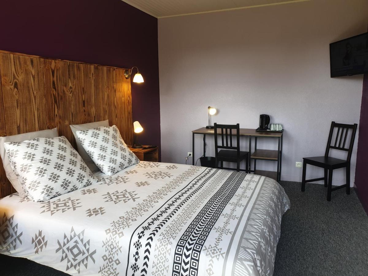 Auberge Du Bois De L'Etang - Motel Les Tilleuls Peyrat-le-Château Екстериор снимка