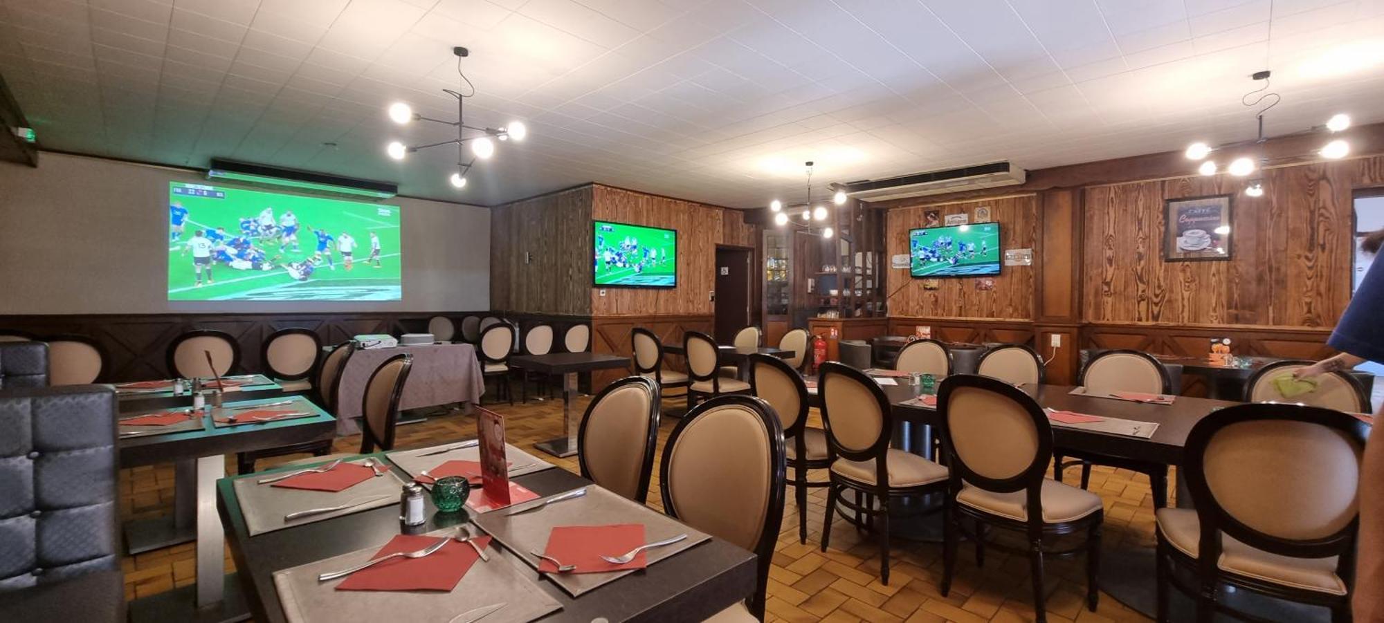 Auberge Du Bois De L'Etang - Motel Les Tilleuls Peyrat-le-Château Екстериор снимка