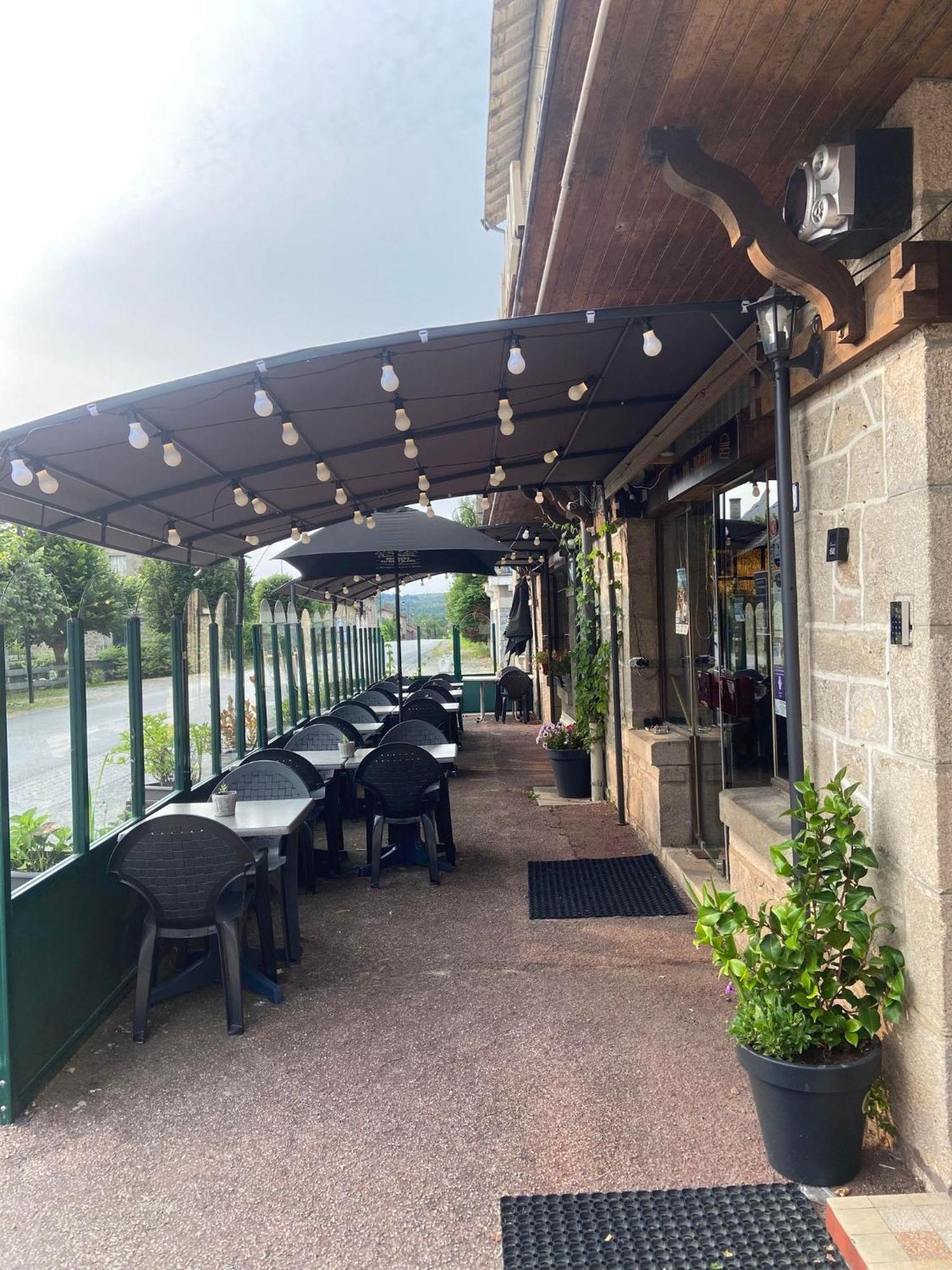 Auberge Du Bois De L'Etang - Motel Les Tilleuls Peyrat-le-Château Екстериор снимка